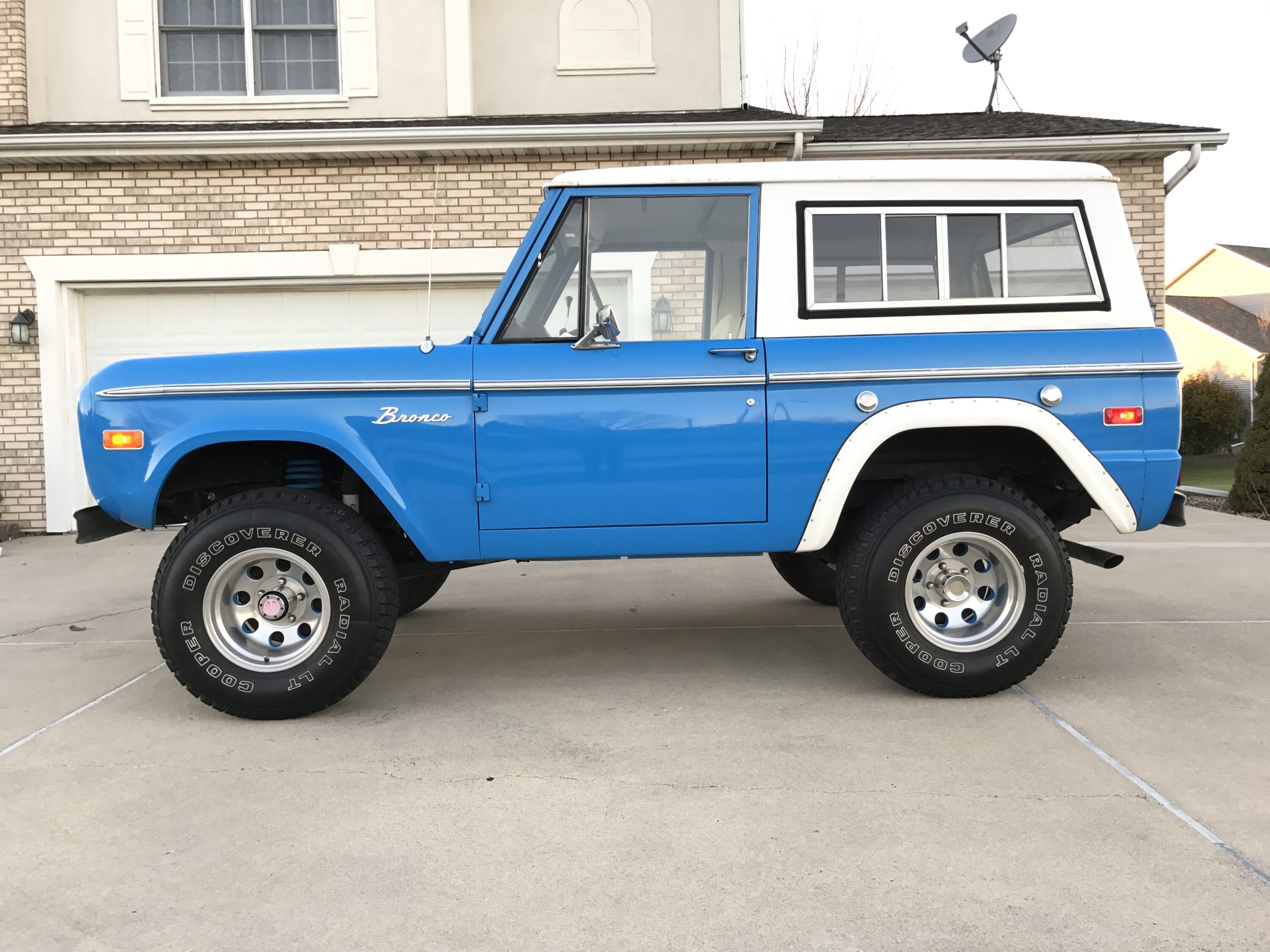 Ford bronco 1975
