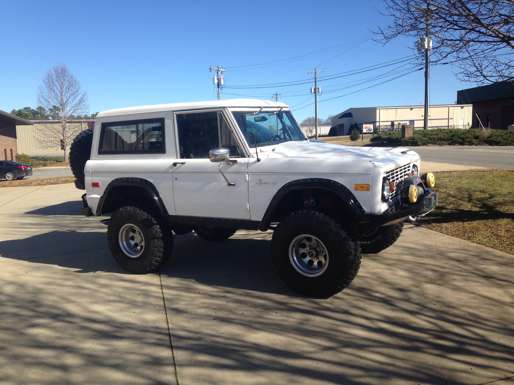 1974 Ford Bronco White 35" Tires